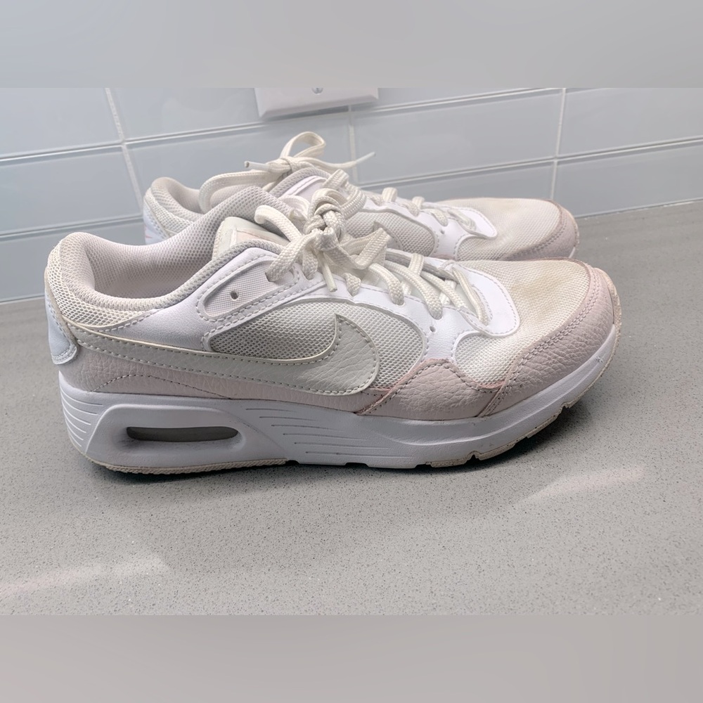Nike White & Light Pink Low-Top Sneakers
